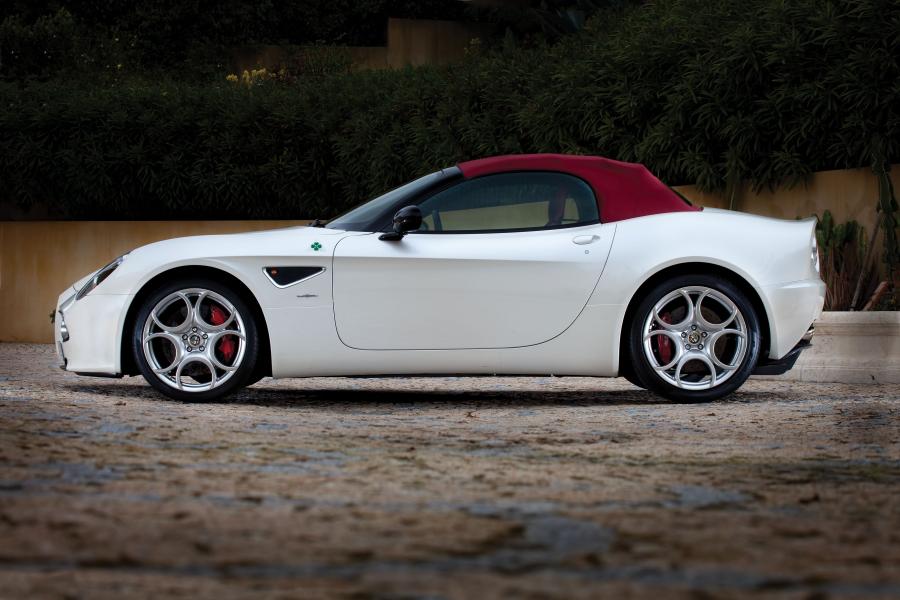  Alfa Romeo 8C Spider 2008 года  (фото 4 из 46)